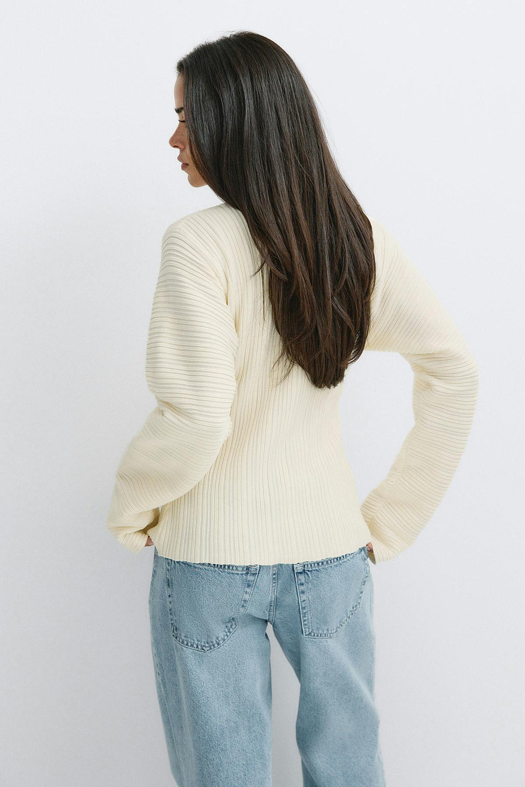 Shaped knitted cardigan