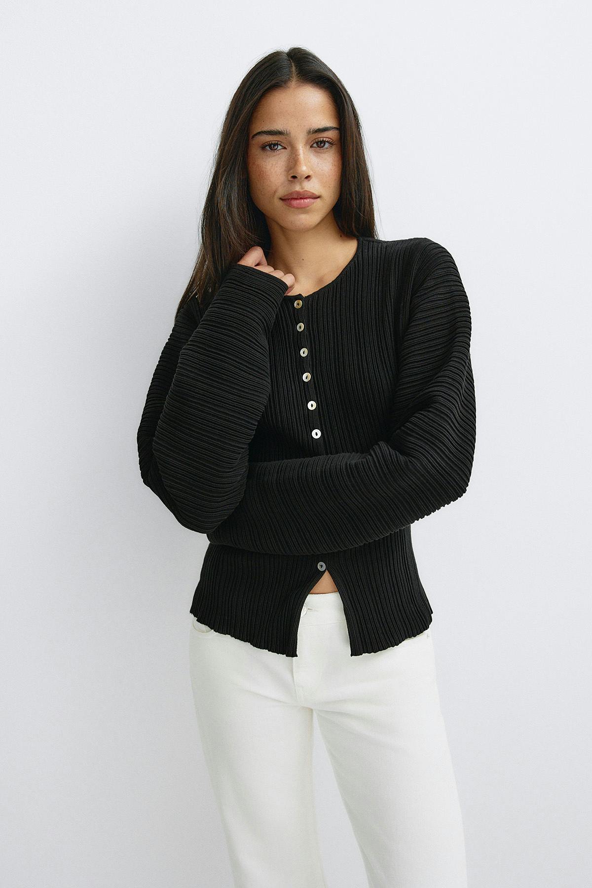 Shaped knitted cardigan