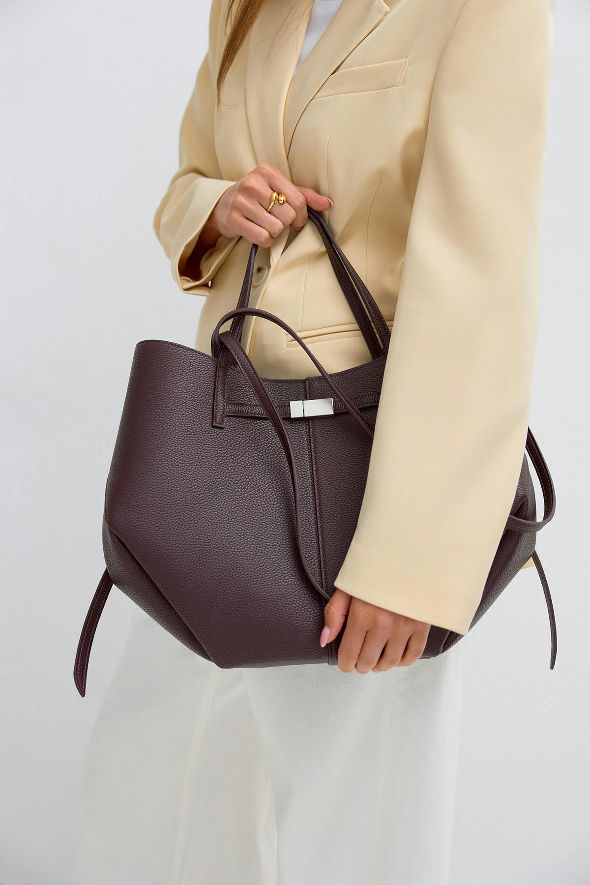 Detail strap tote bag