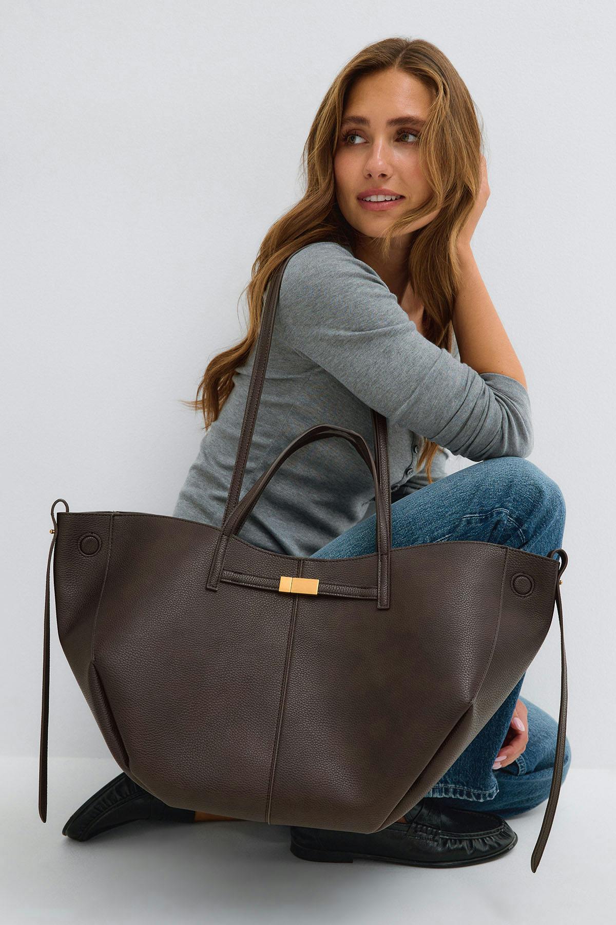 Detail strap tote bag