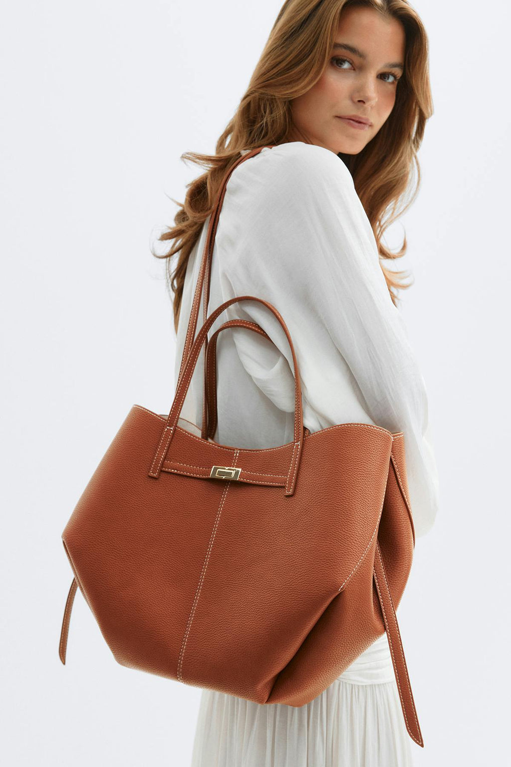 Detail strap tote bag