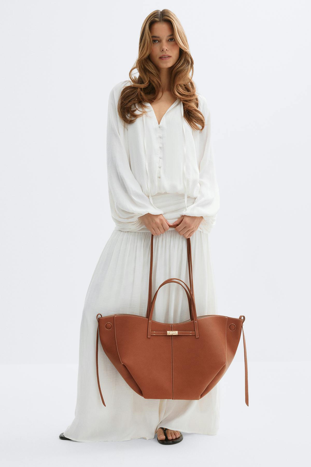 Detail strap tote bag