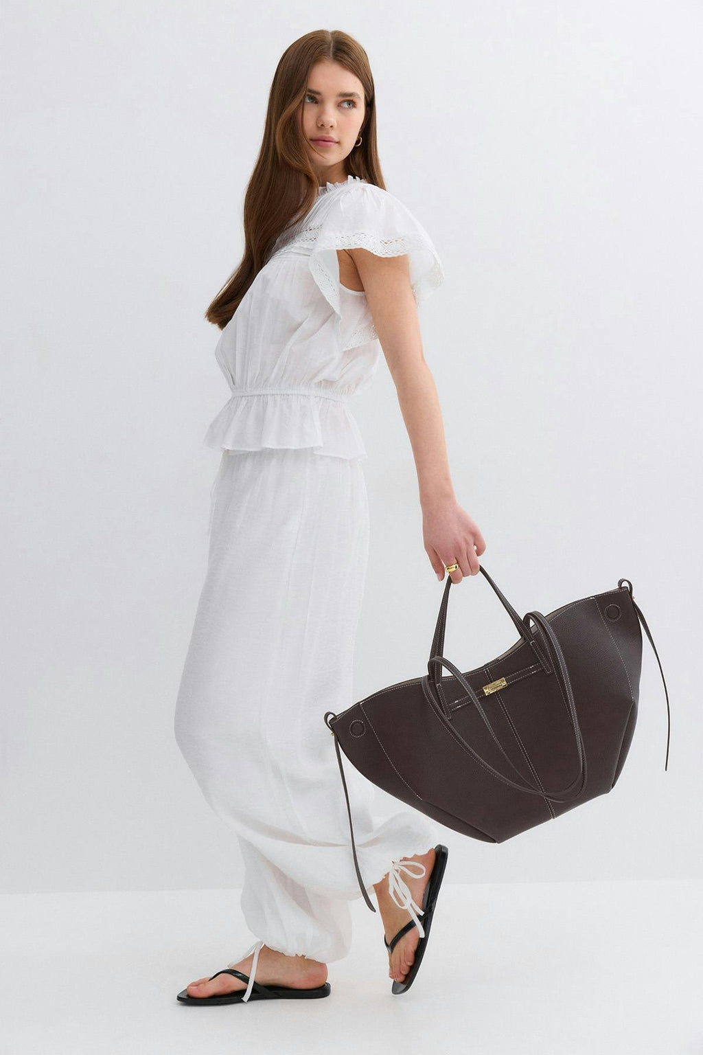 Detail strap tote bag