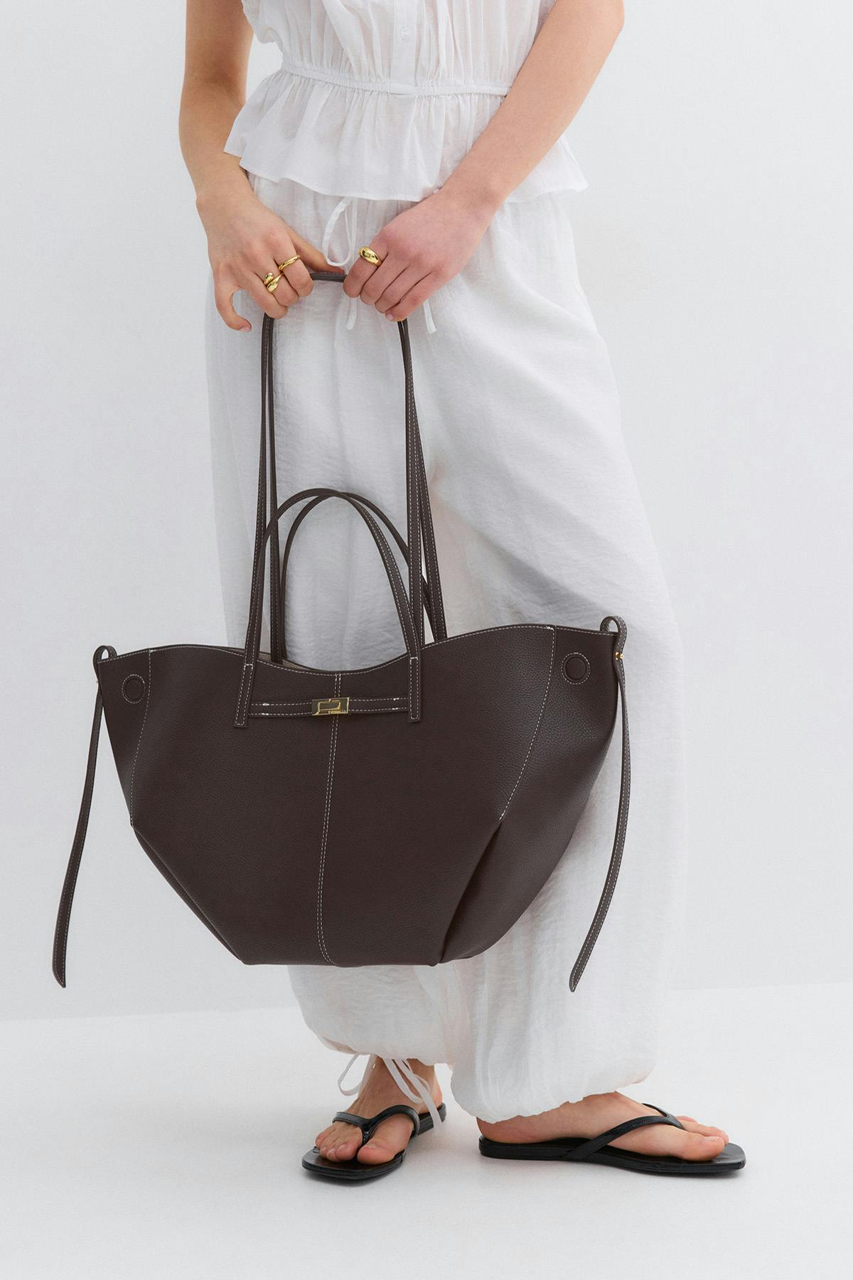 Detail strap tote bag