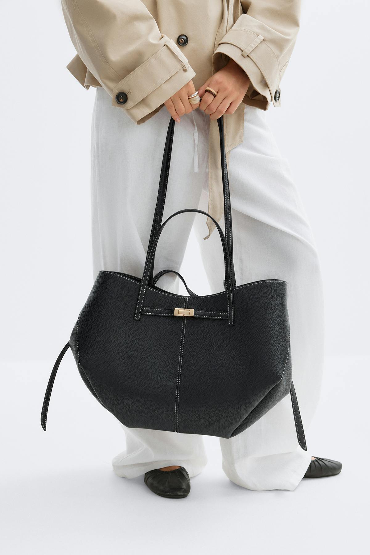 Detail strap tote bag