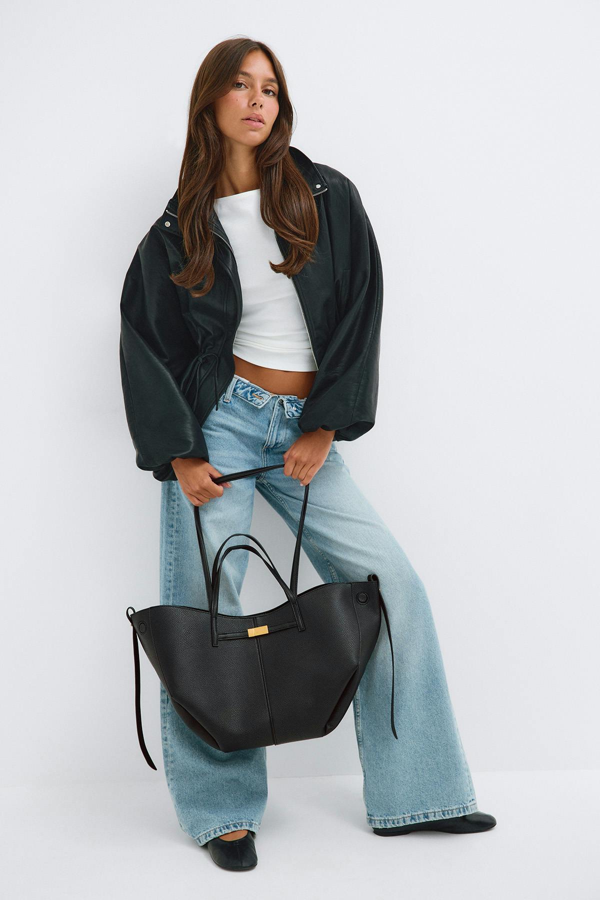 Detail strap tote bag