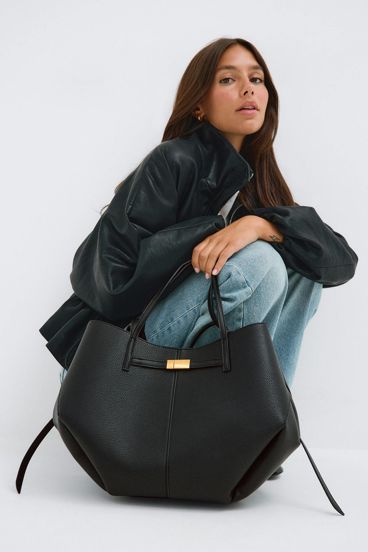 Detail strap tote bag
