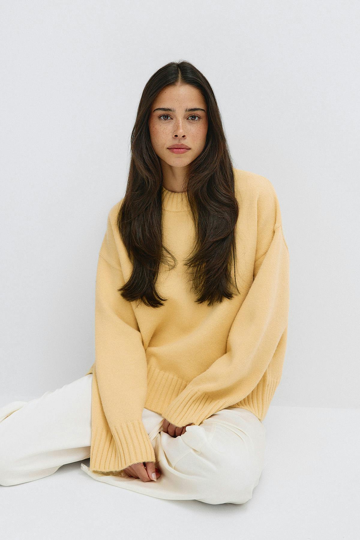 Crew neck knitted sweater