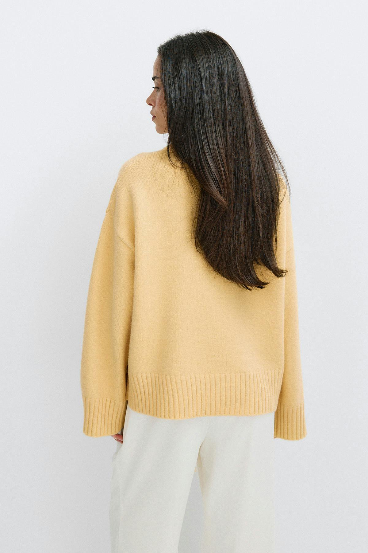 Crew neck knitted sweater