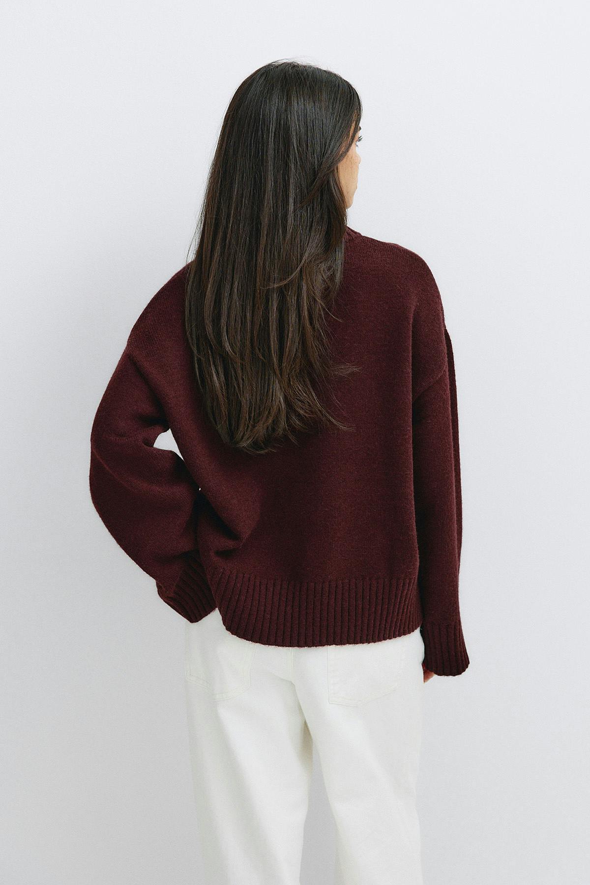 Crew neck knitted sweater