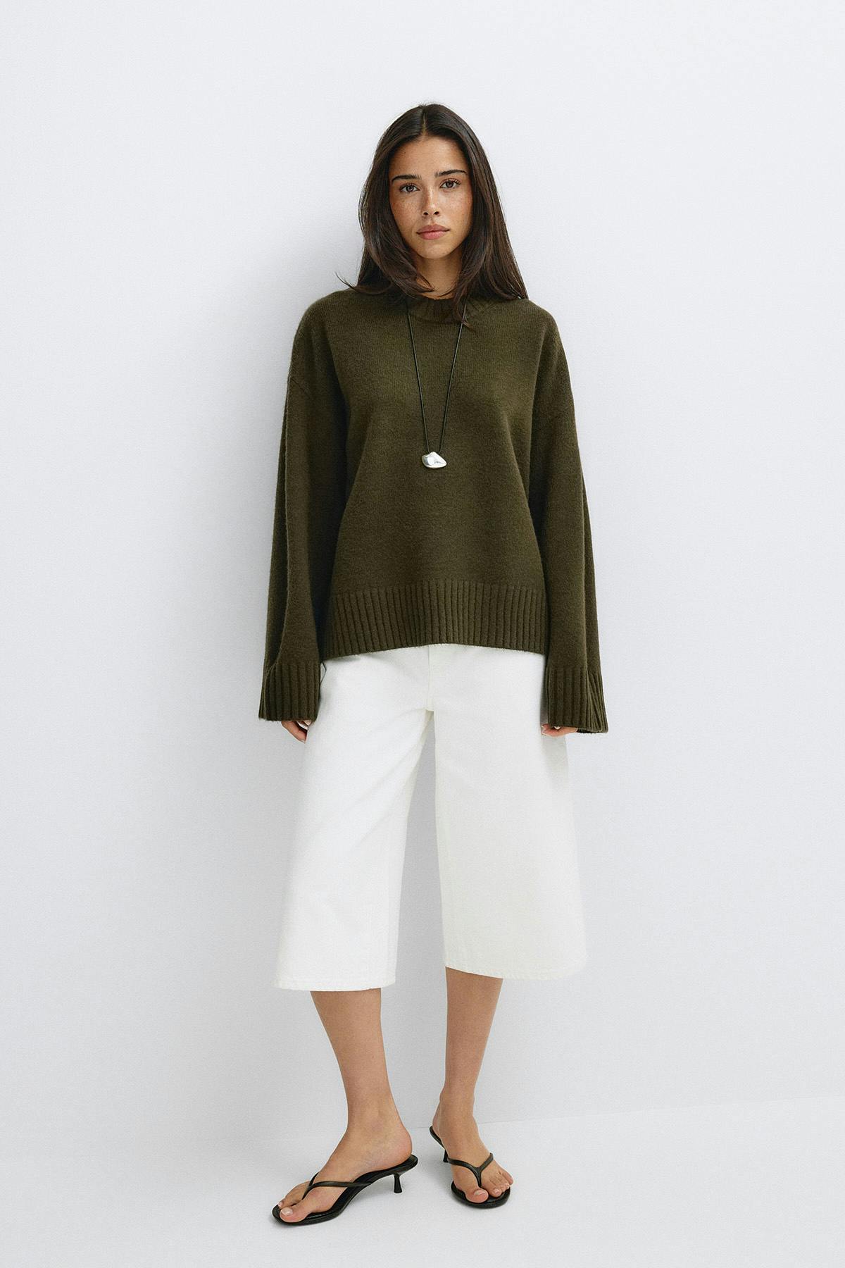 Crew neck knitted sweater