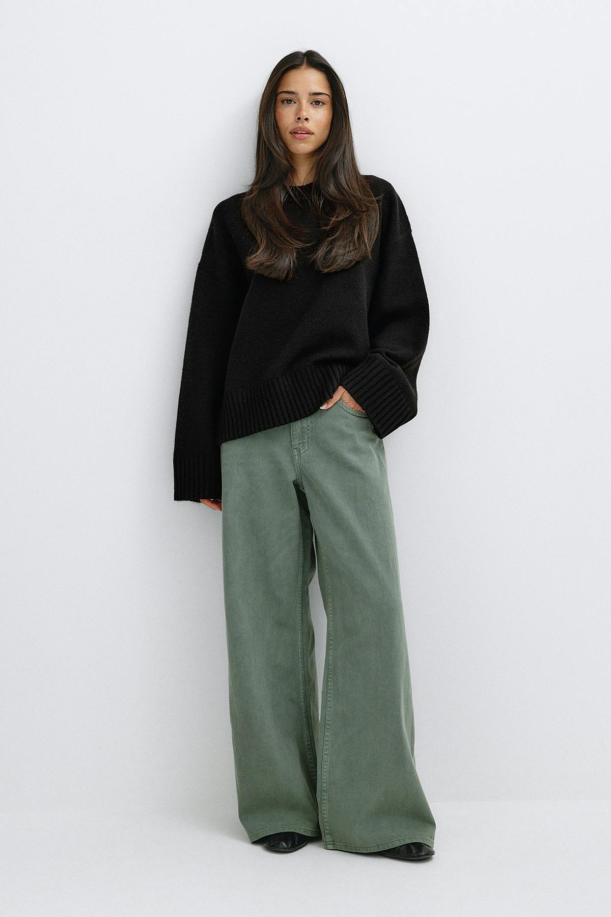 Crew neck knitted sweater