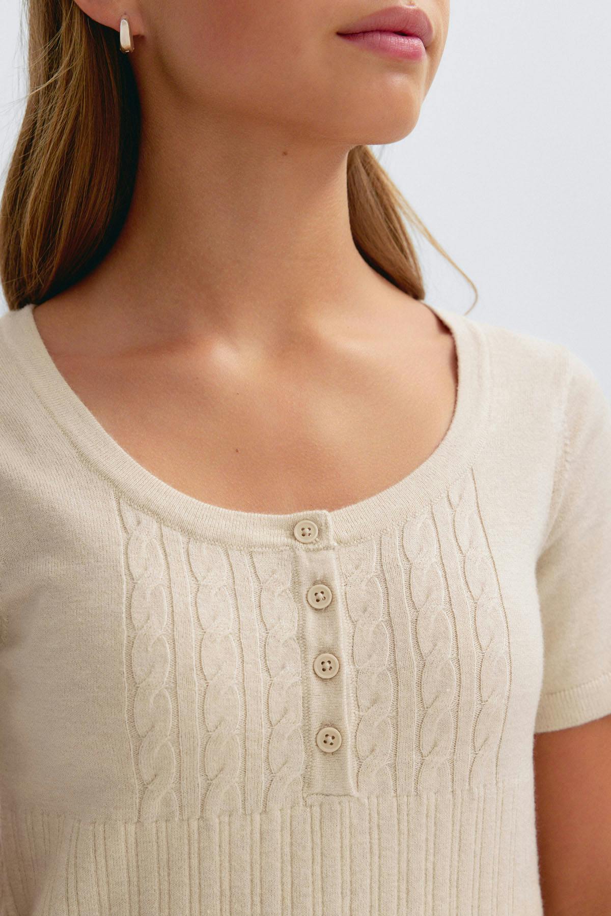 Y knitted short sleeve top