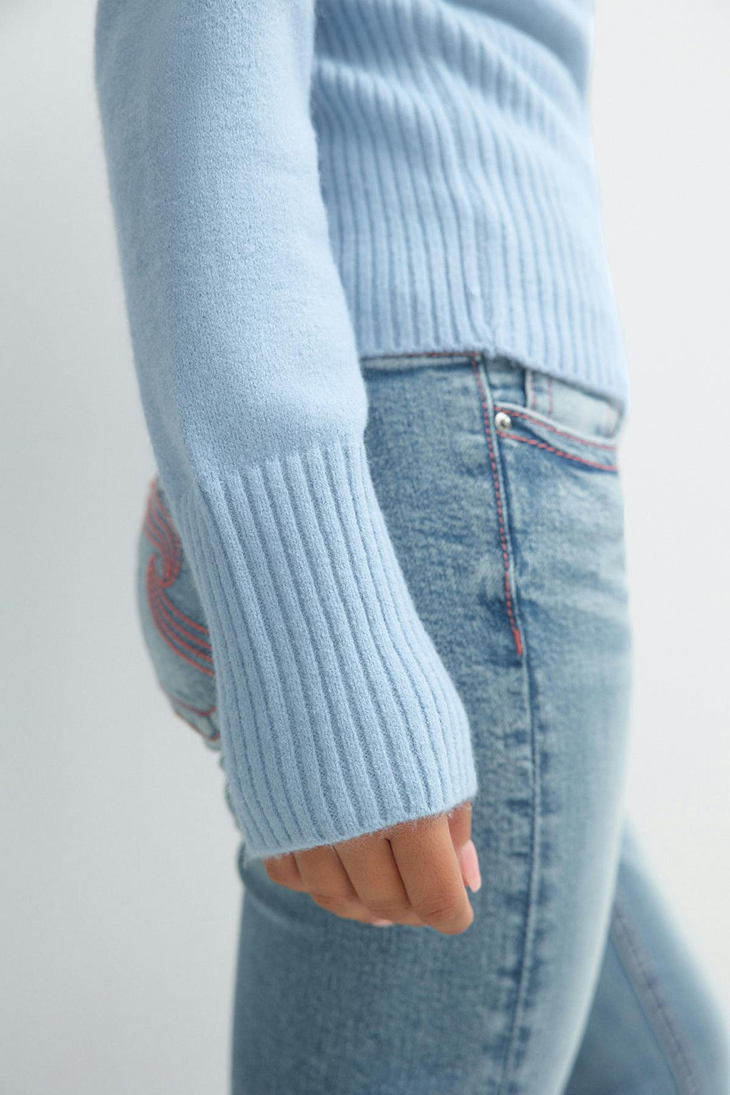 Y shaped knitted cardigan