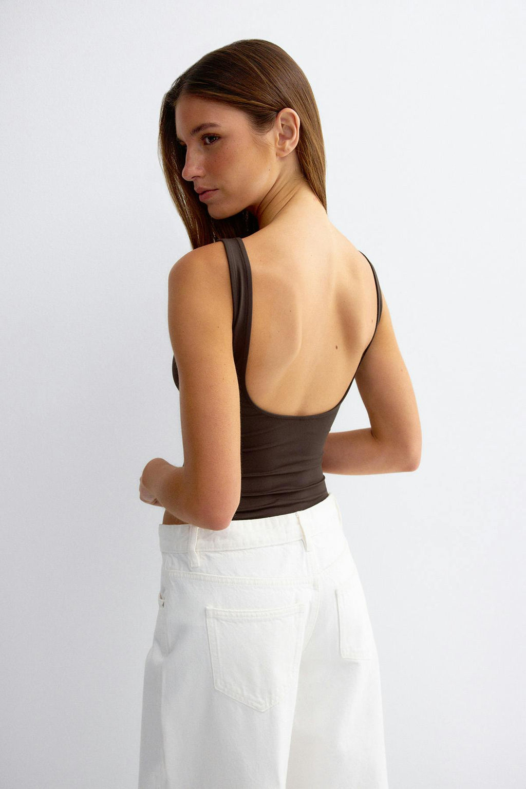 Square neck body