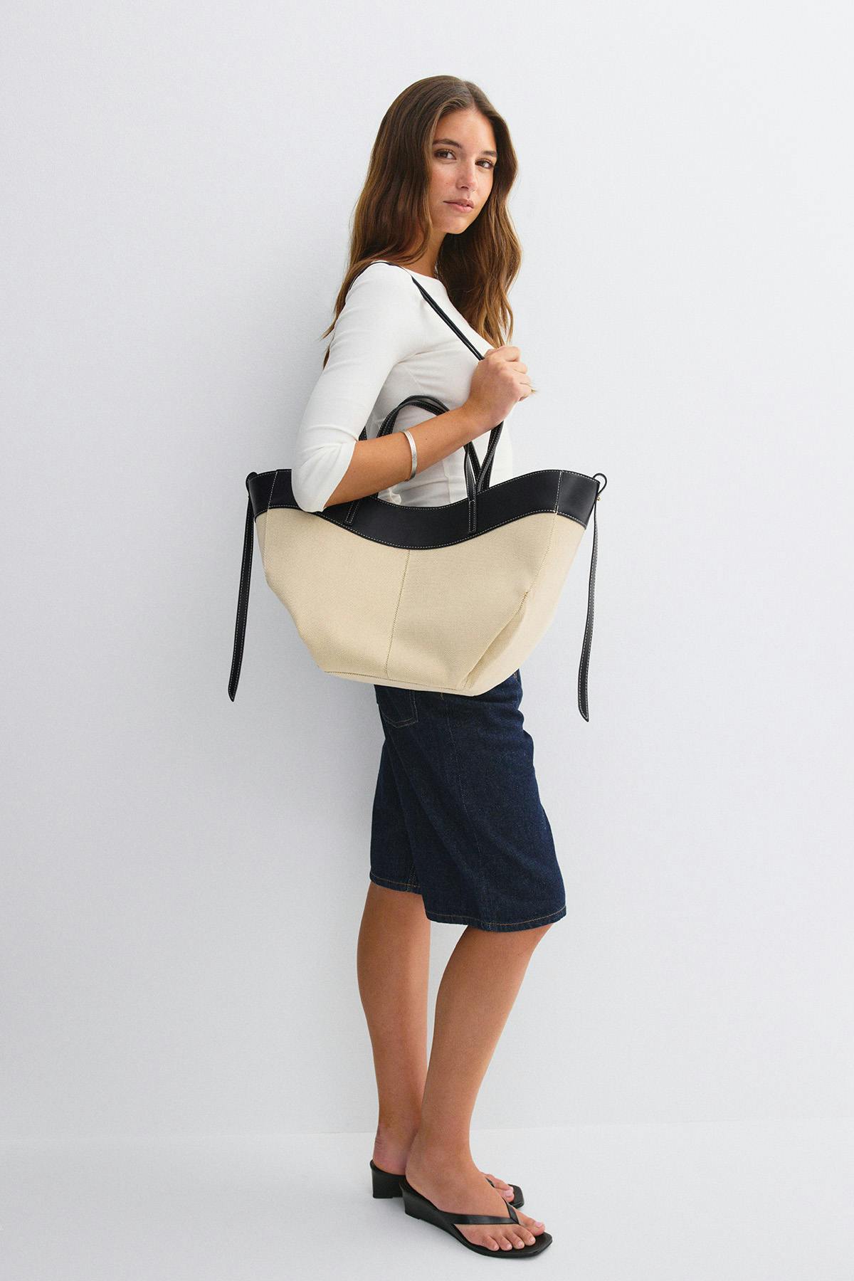 Canvas strap detail tote bag