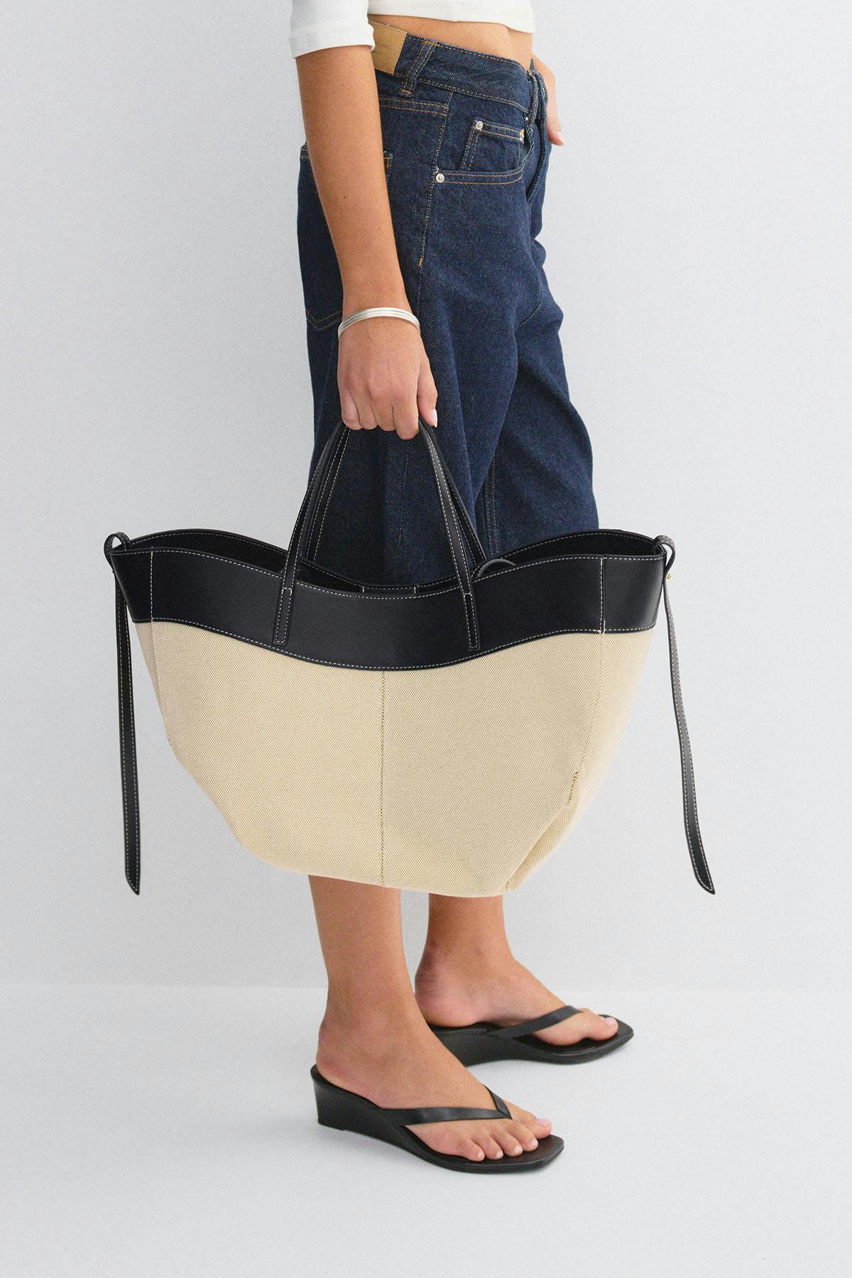 Canvas strap detail tote bag
