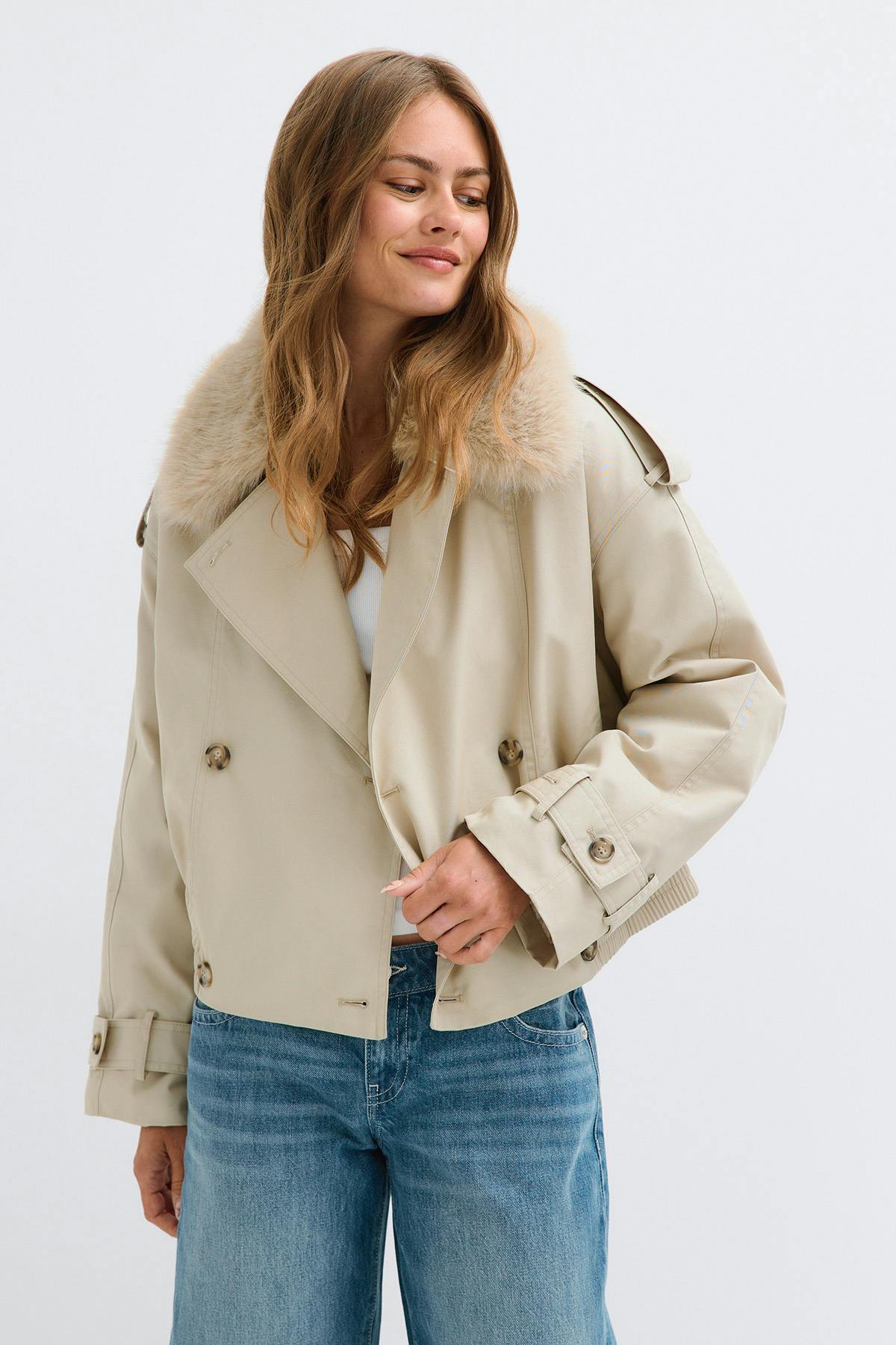 Short faux fur collar jacket
