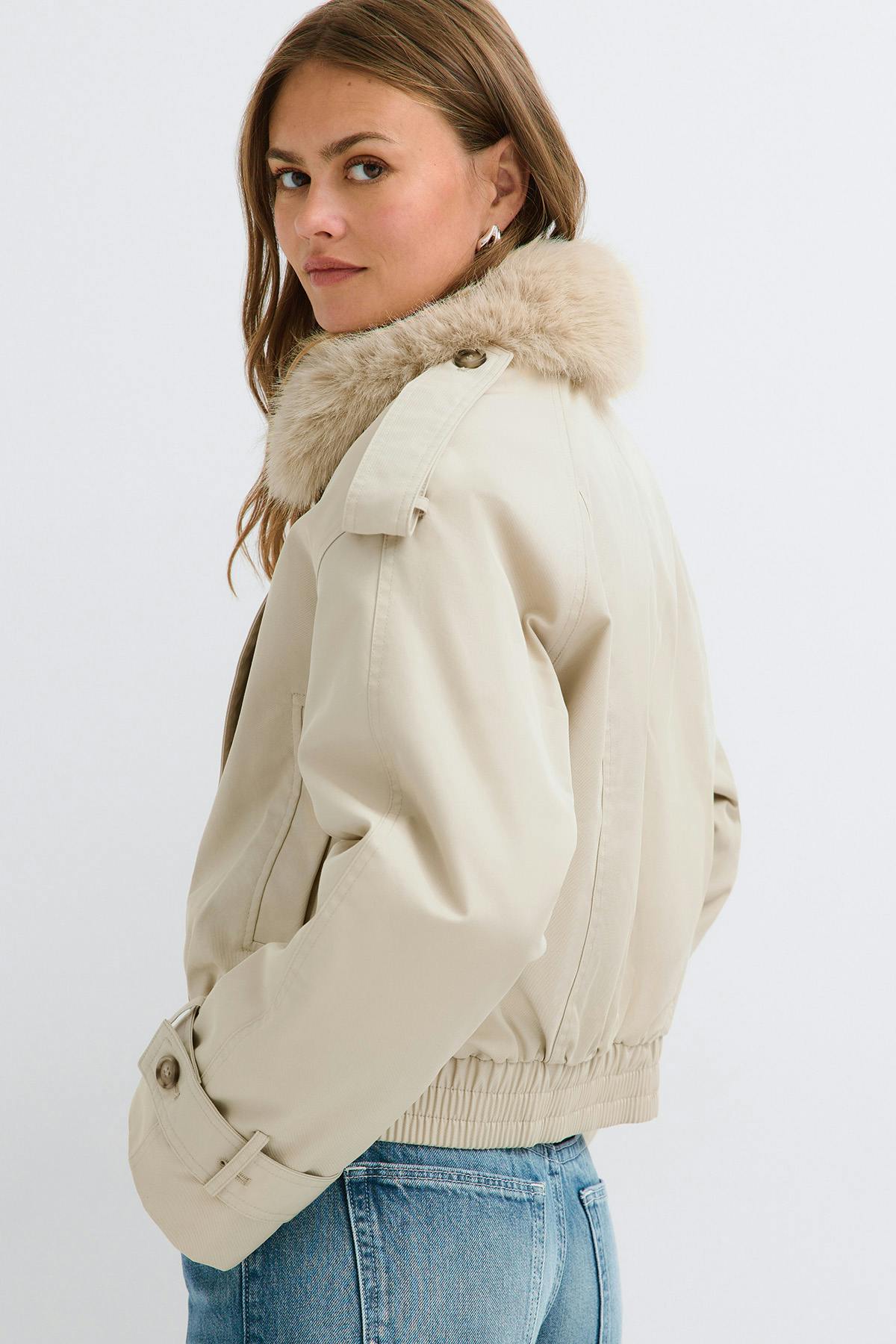 Short faux fur collar jacket