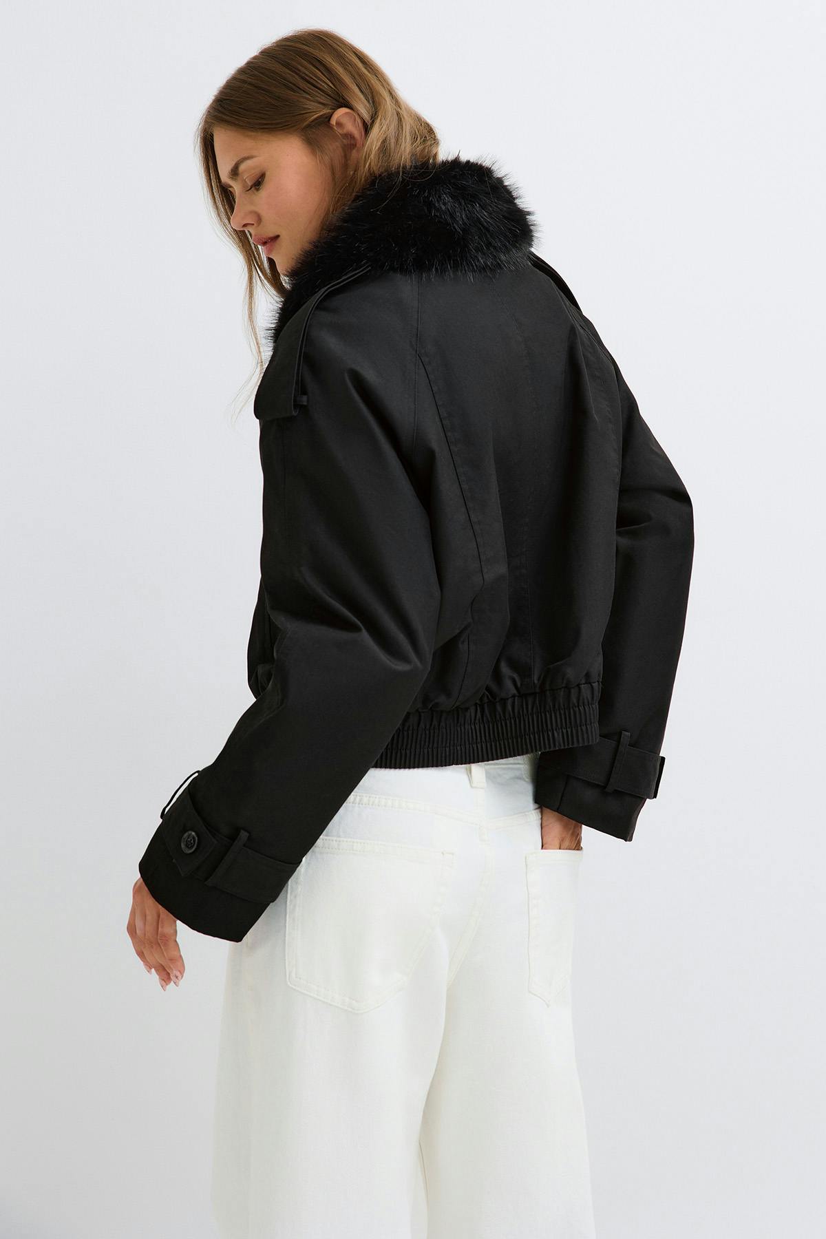 Short faux fur collar jacket