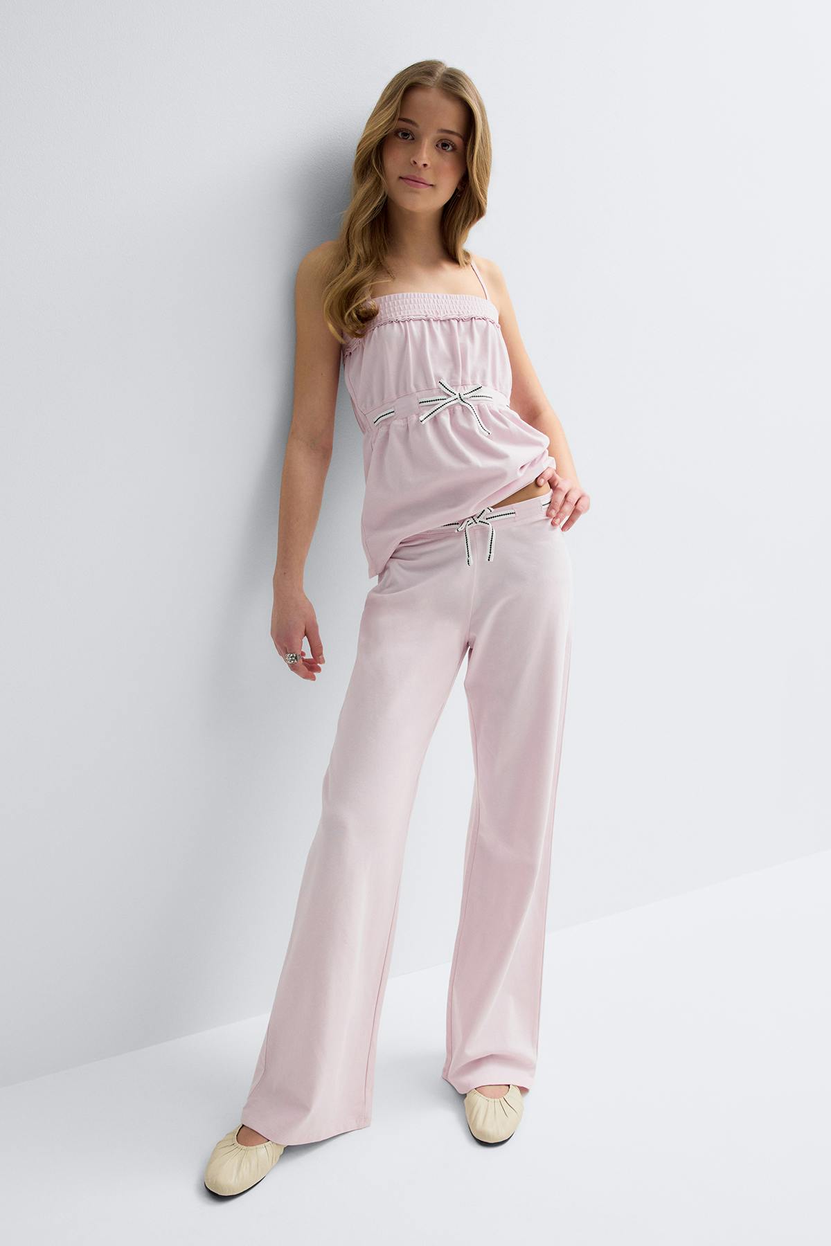Y detail trousers