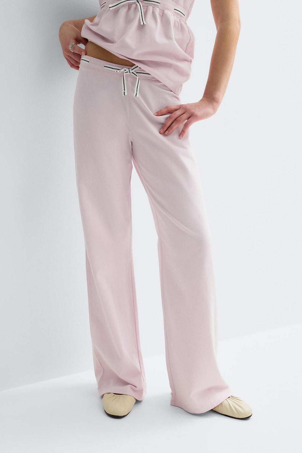 Y detail trousers
