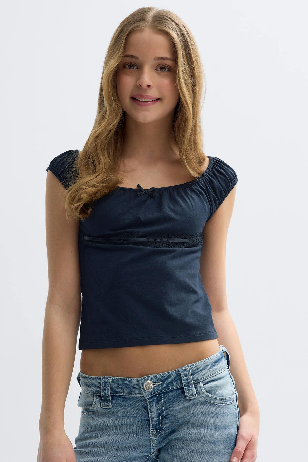 Y fitted lace top