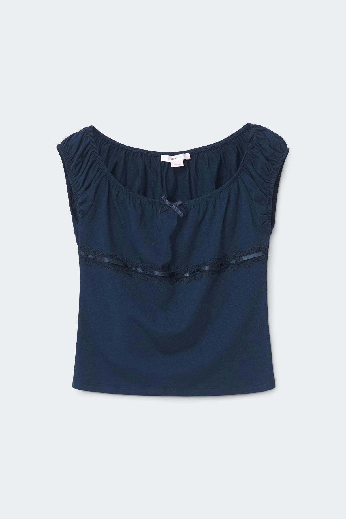 Y fitted lace top