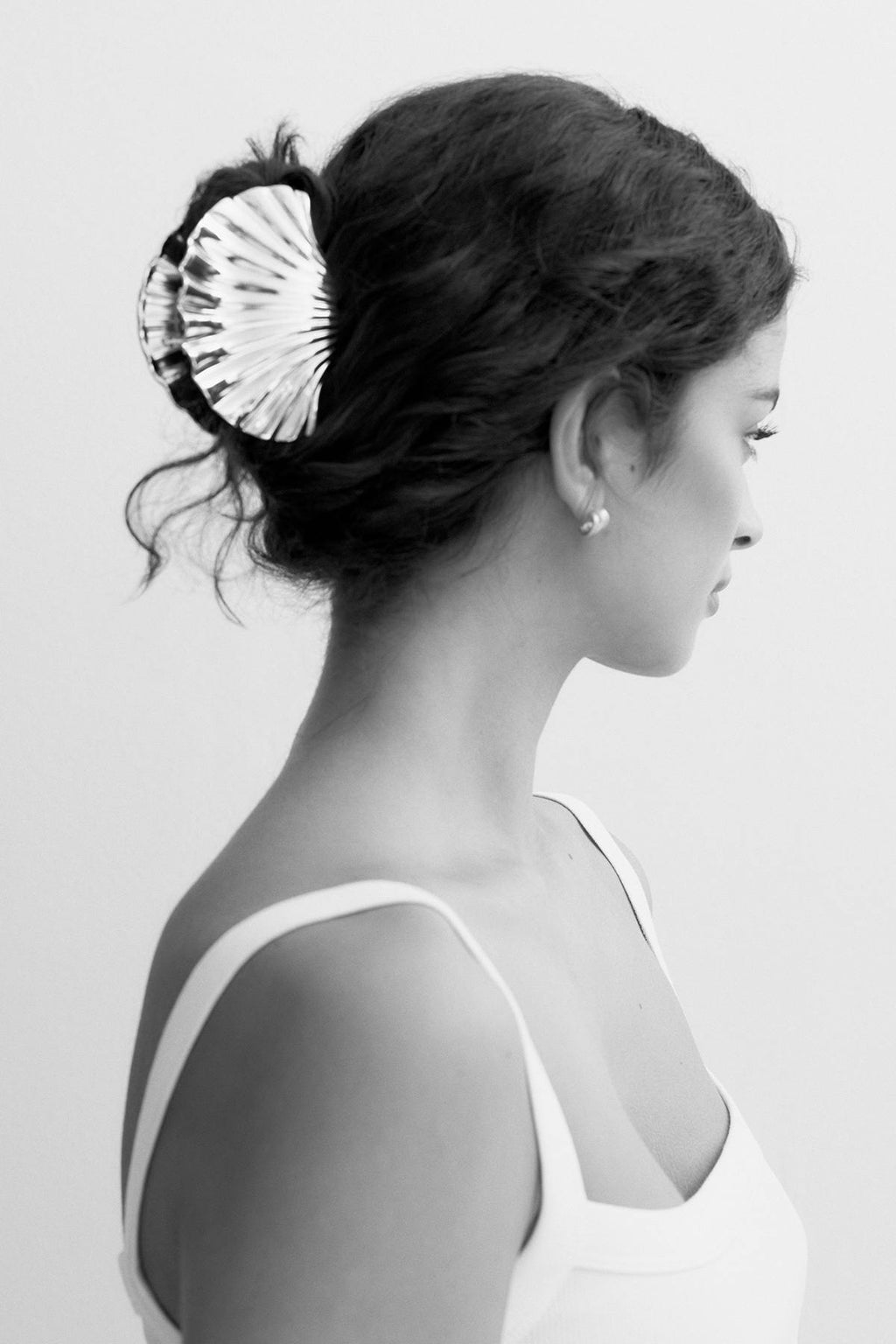 Metal seashell hair clip
