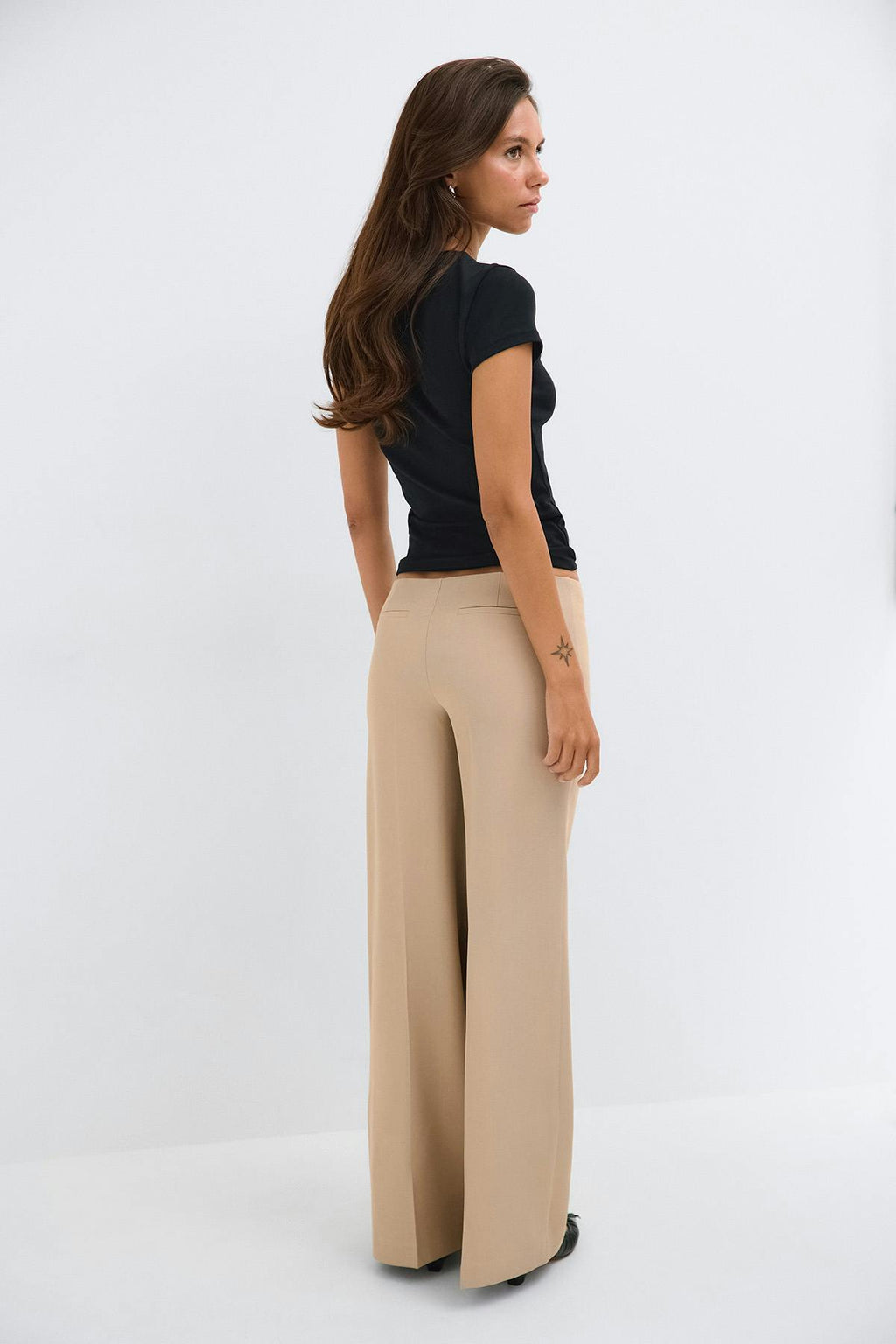 Timeless low straight trousers