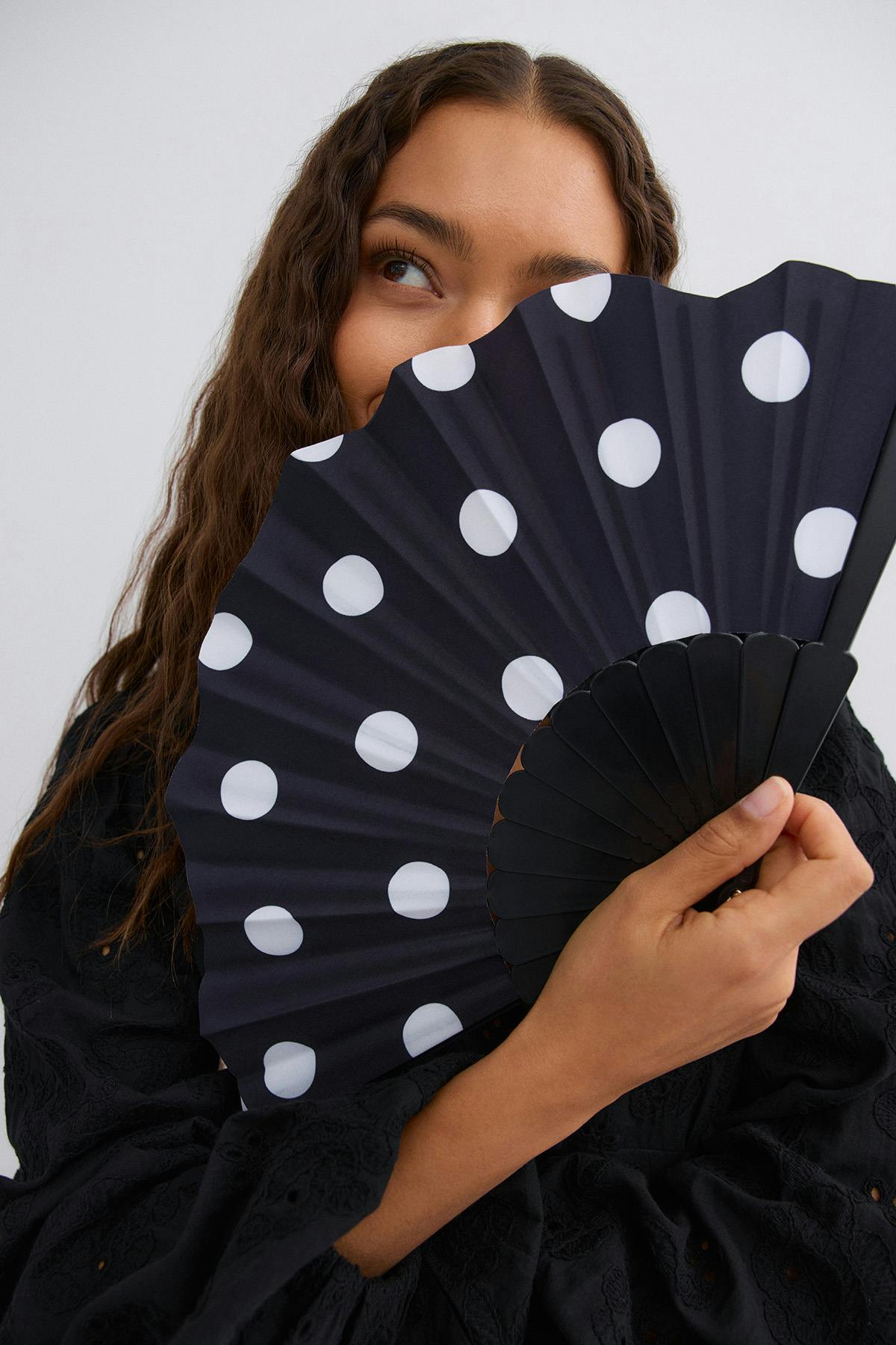 Folding hand fan
