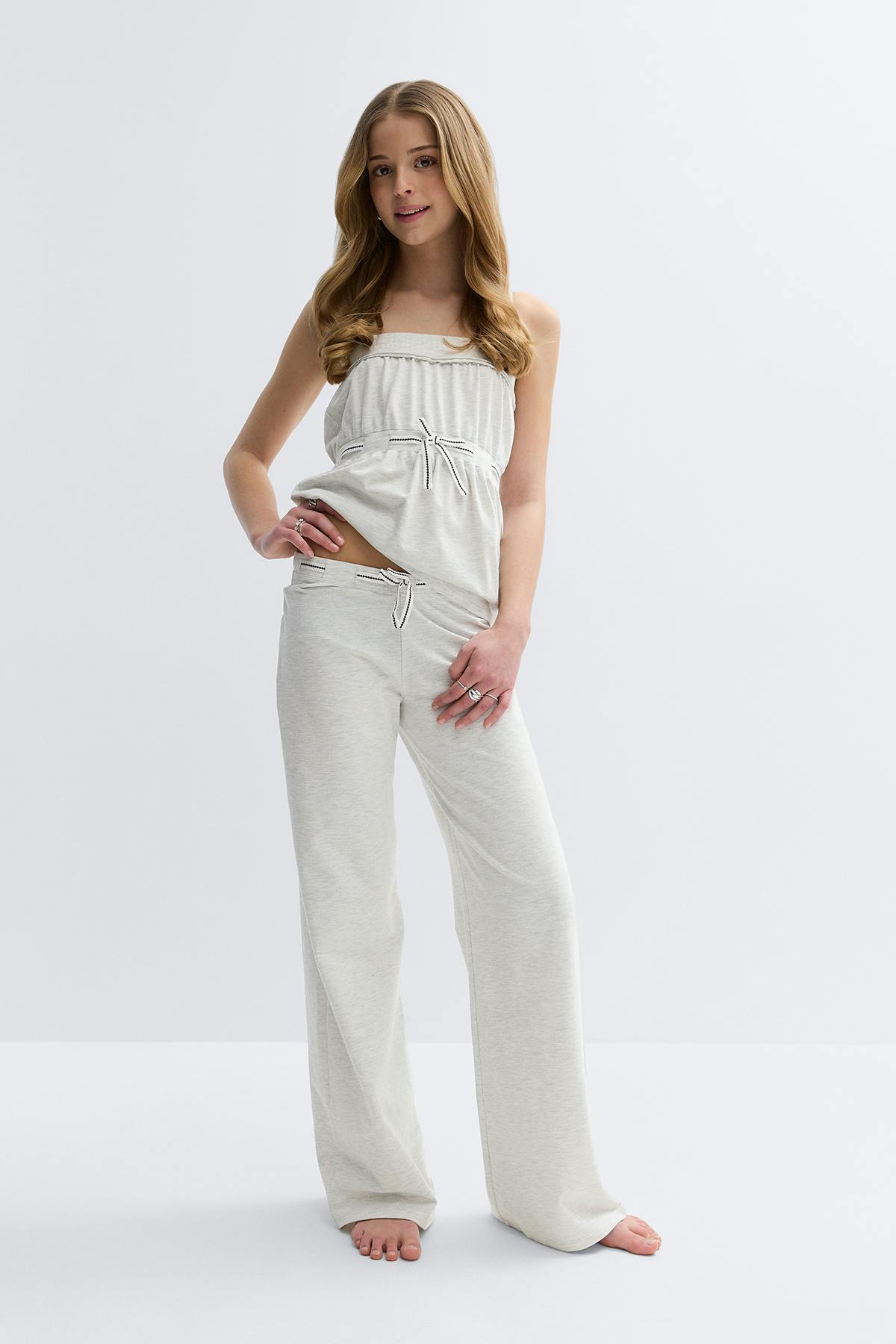 Y detail trousers