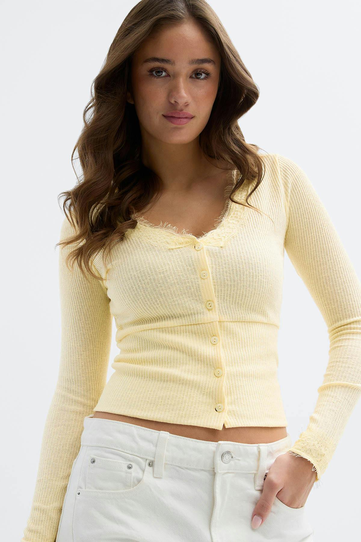 Lace detail button top