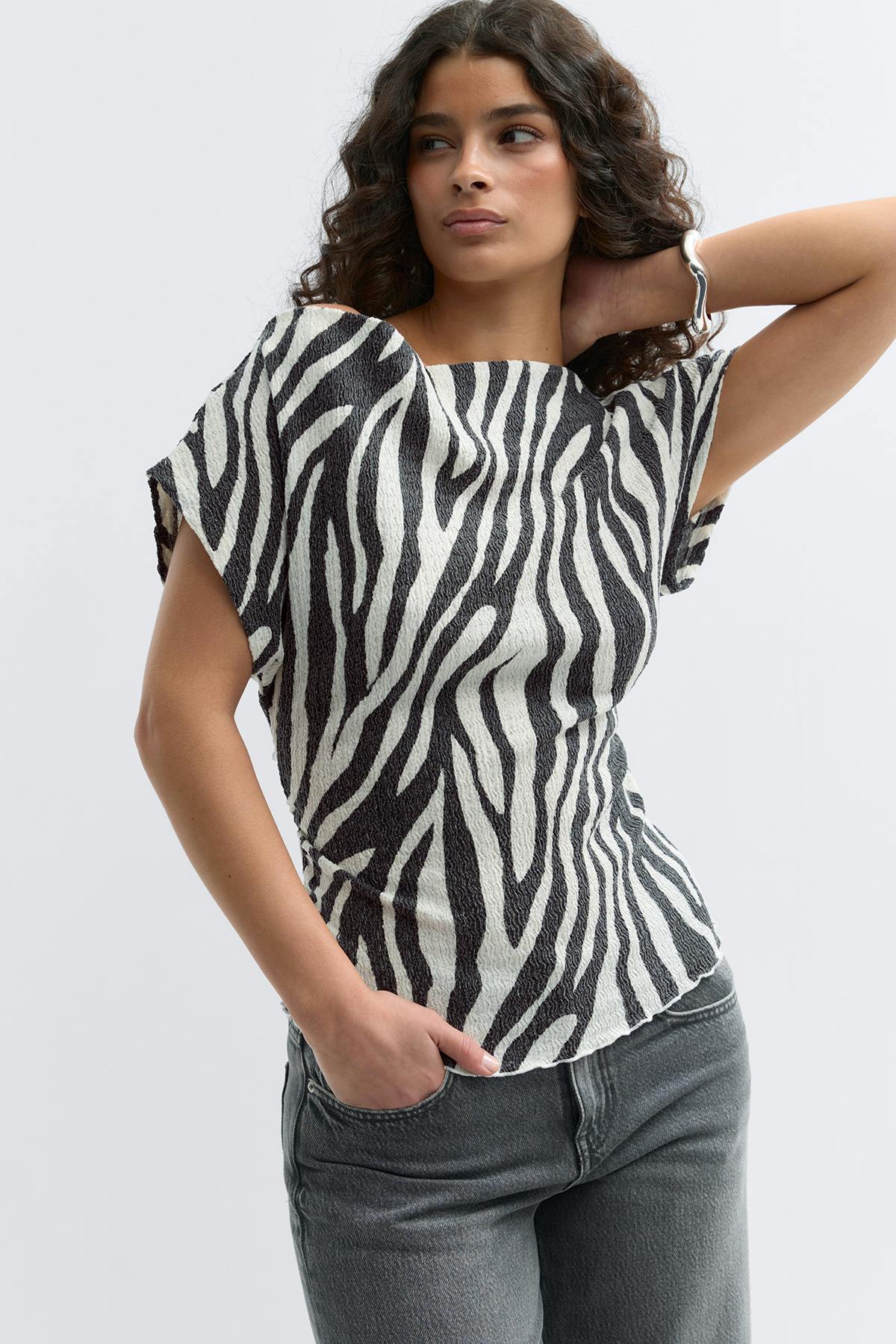Lacing back top