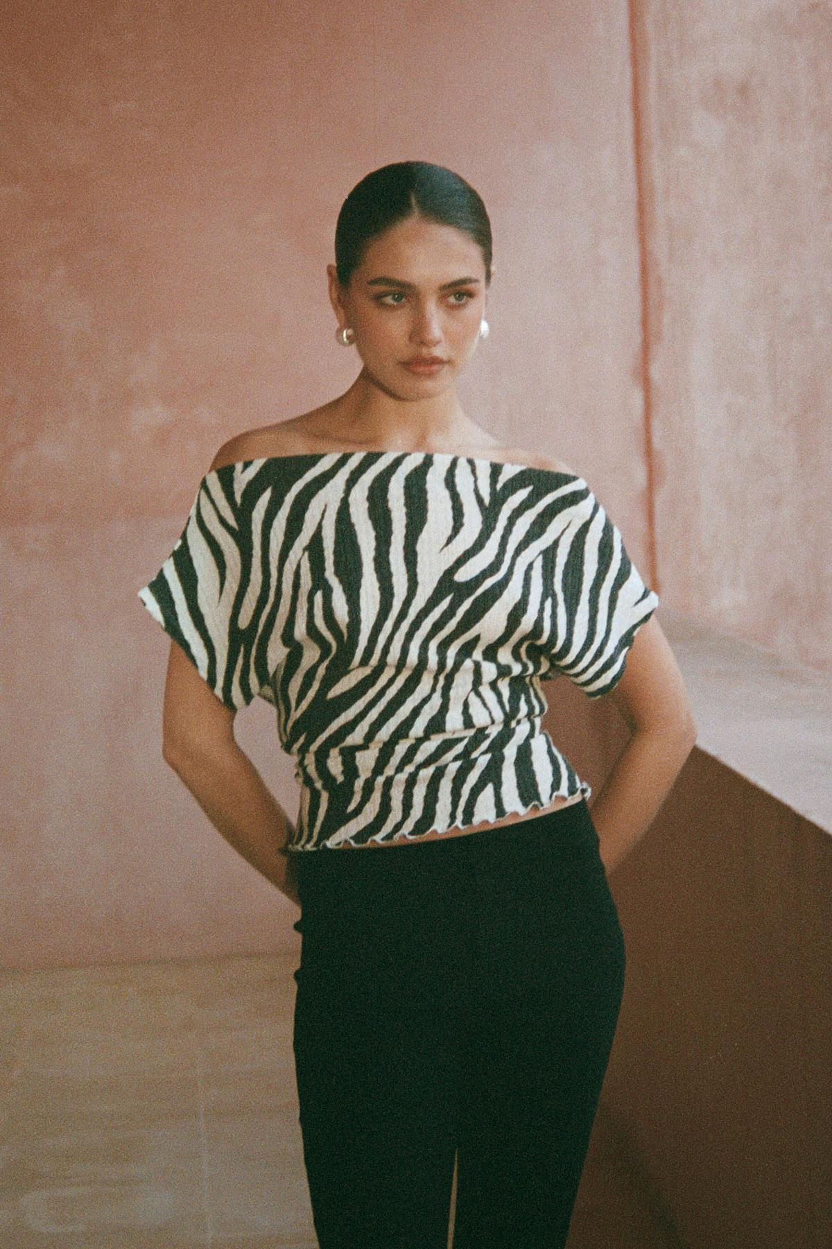 Lacing back top