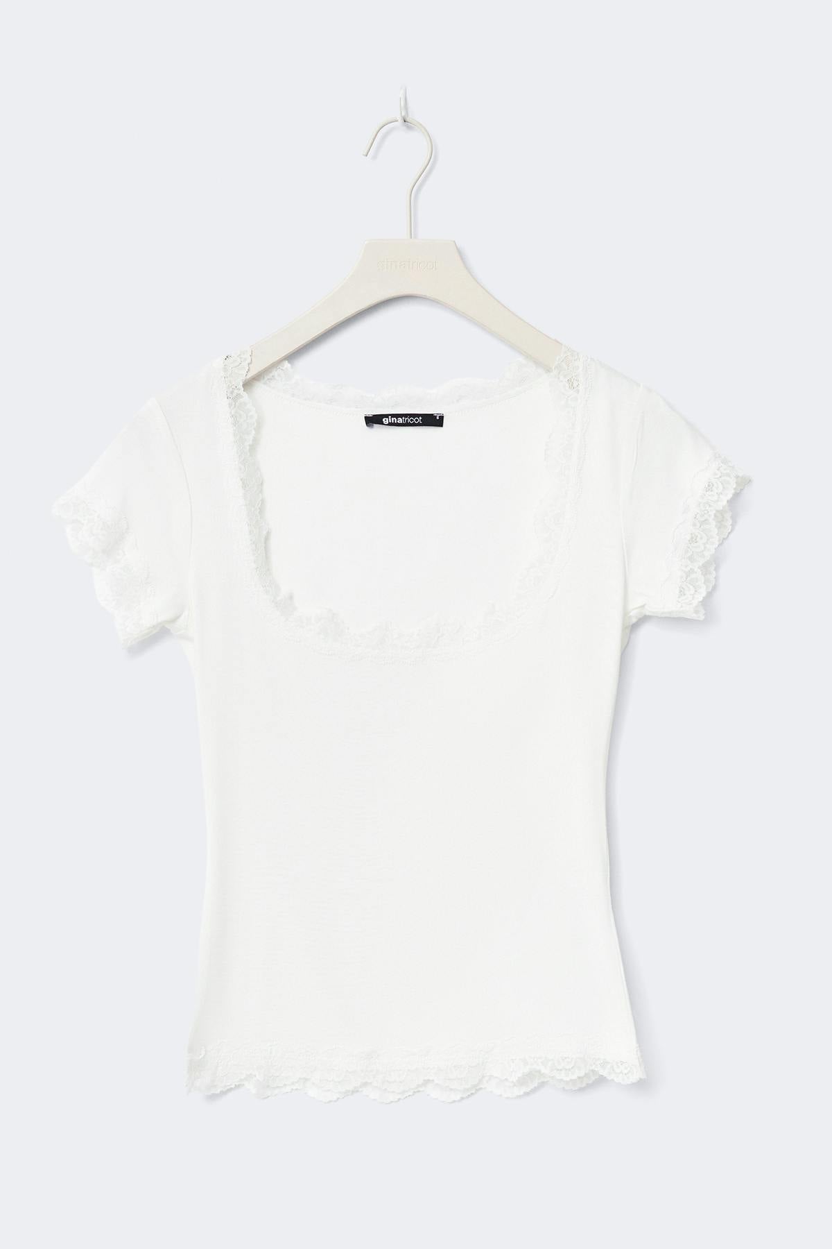Lace detail scoop neck top