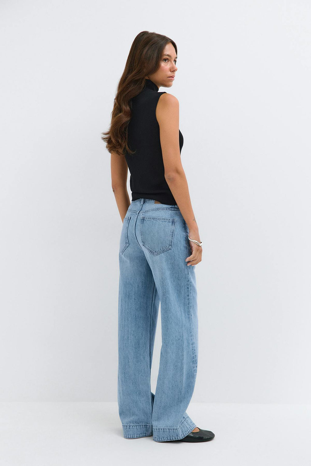 Twisted wide jeans