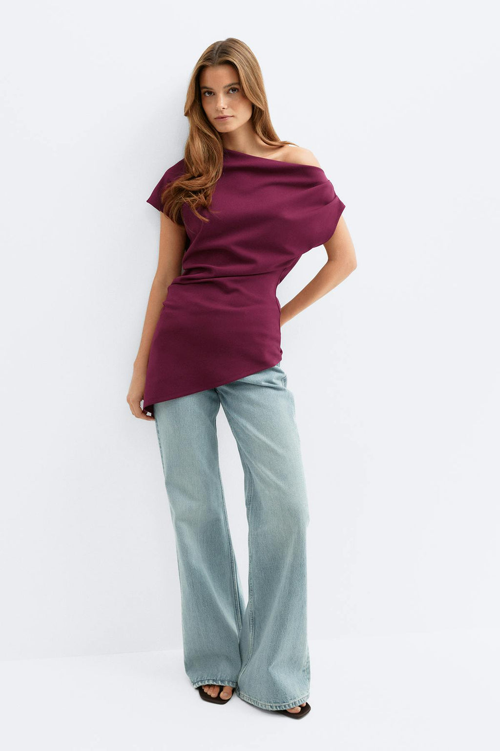 Asymmetric pleated top