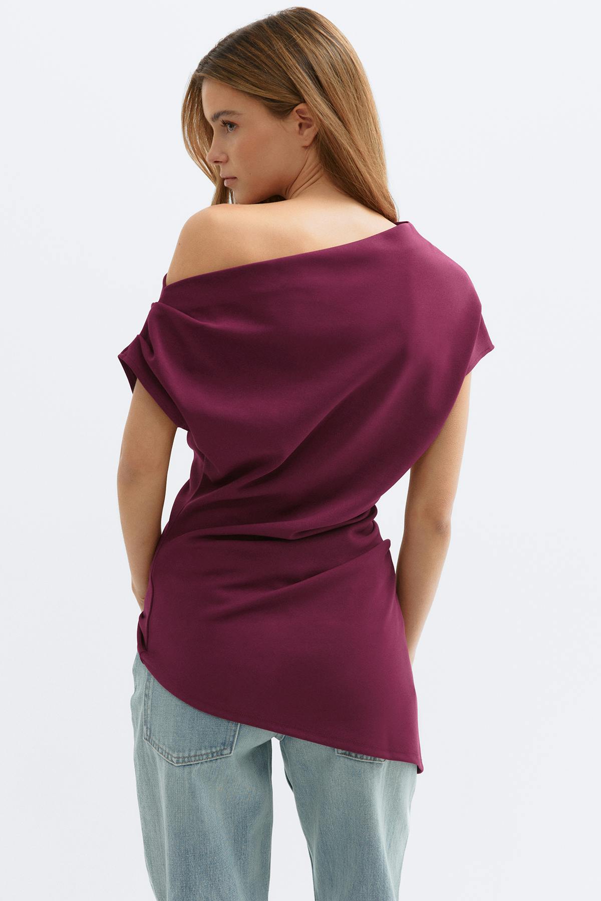 Asymmetric pleated top