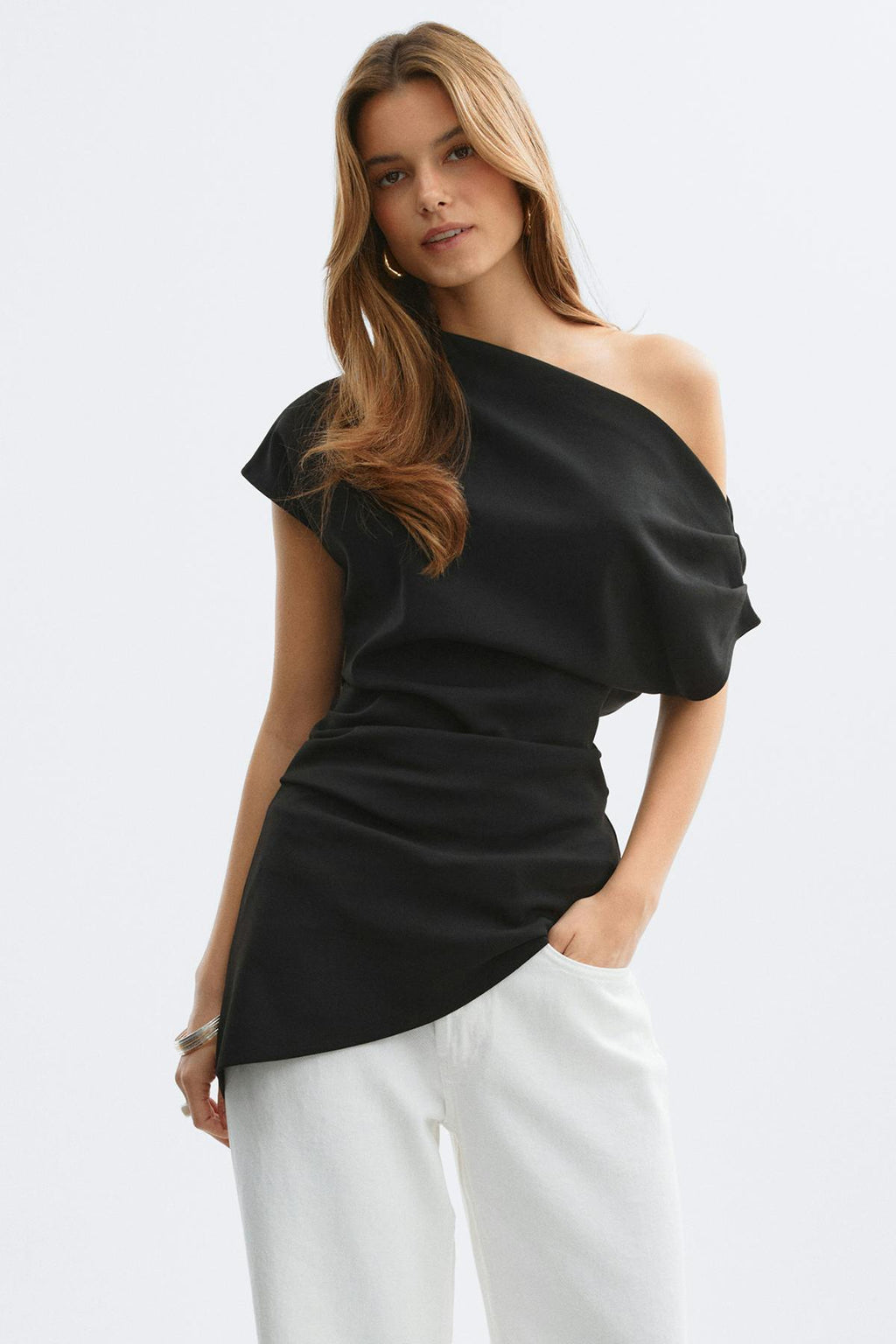 Asymmetric pleated top