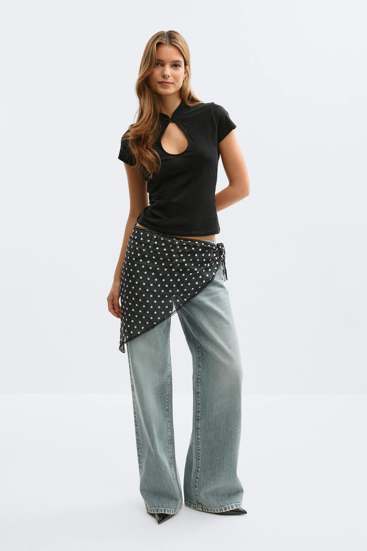Keyhole top