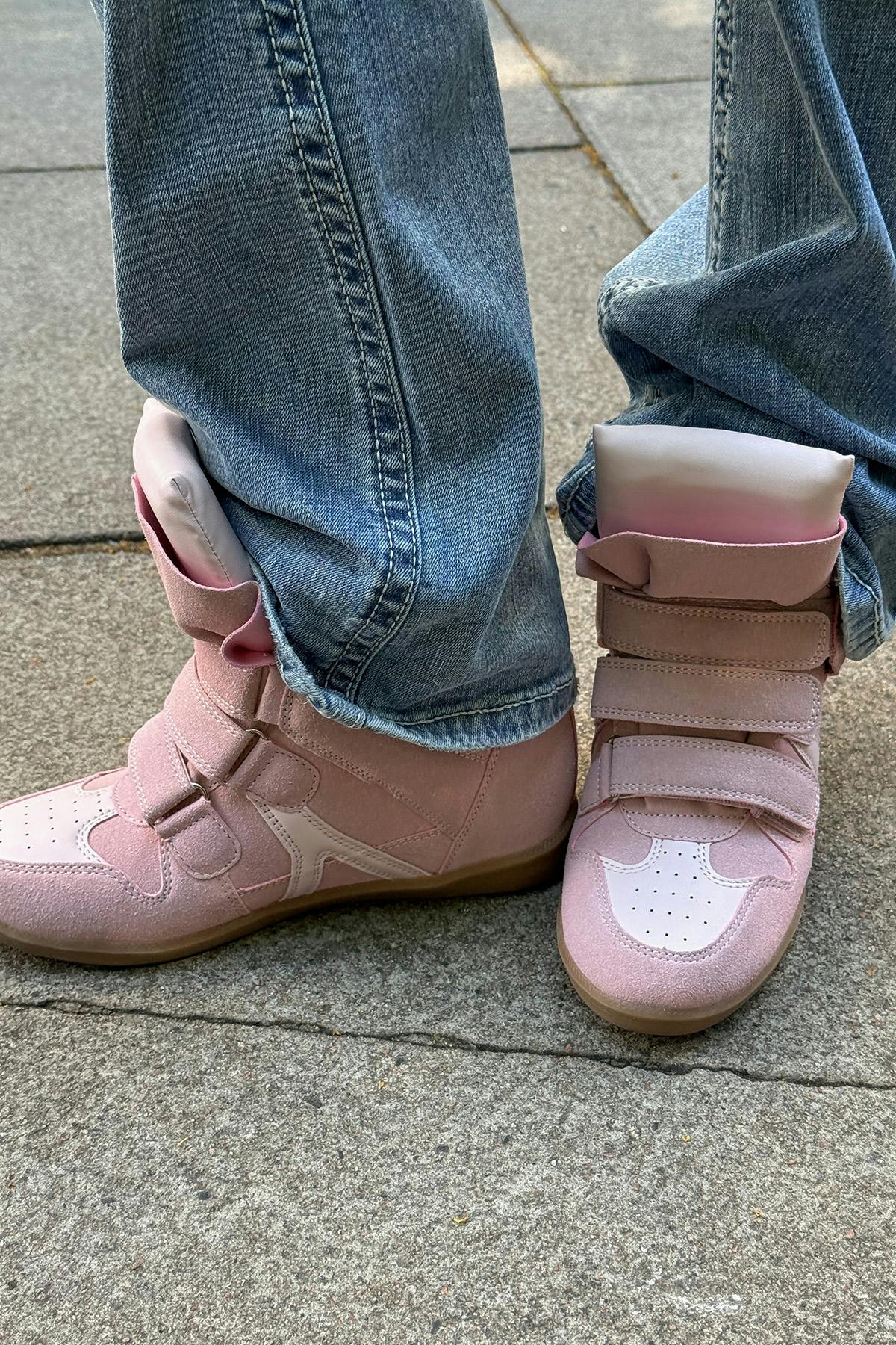 14+ wedge sneakers