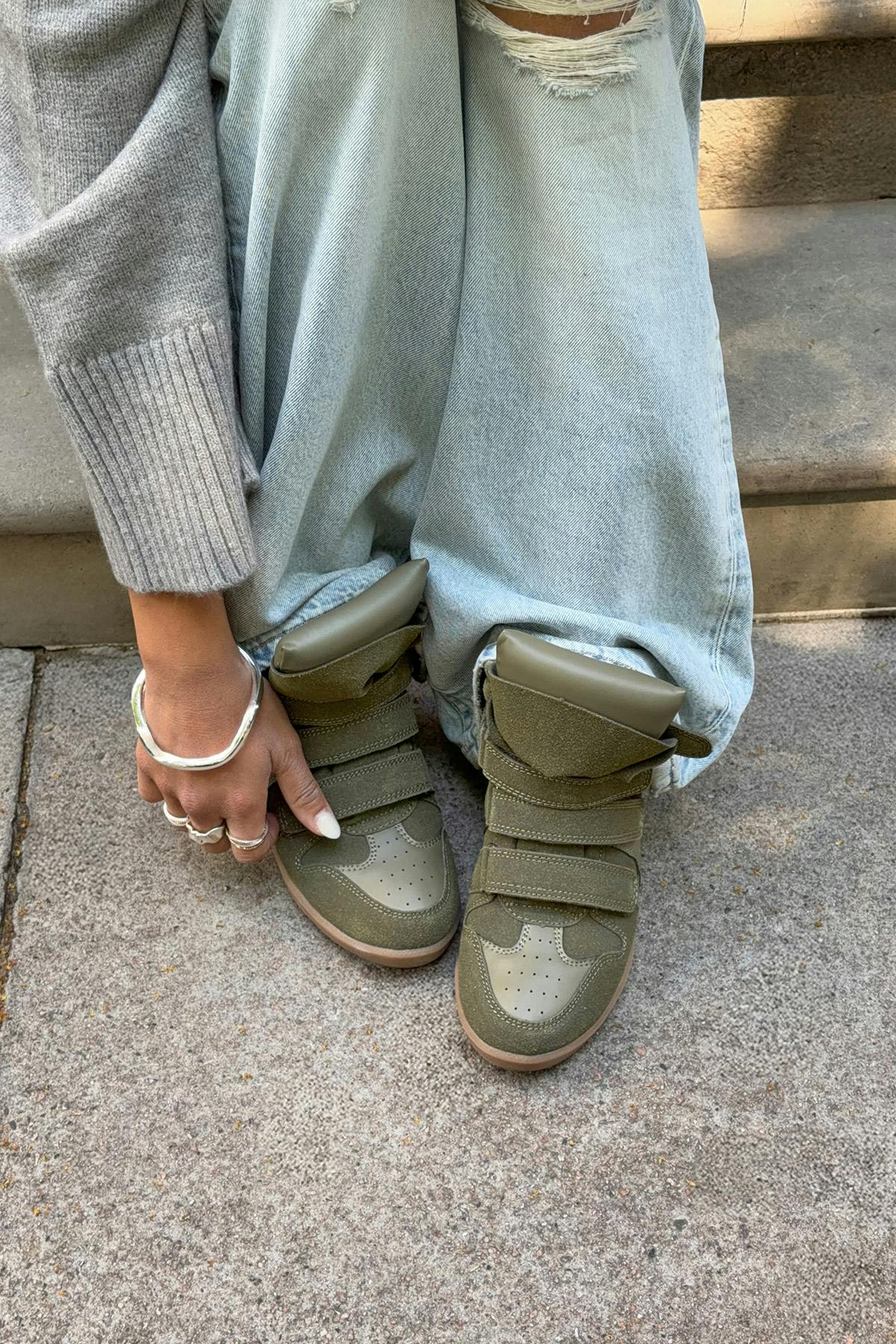14+ wedge sneakers
