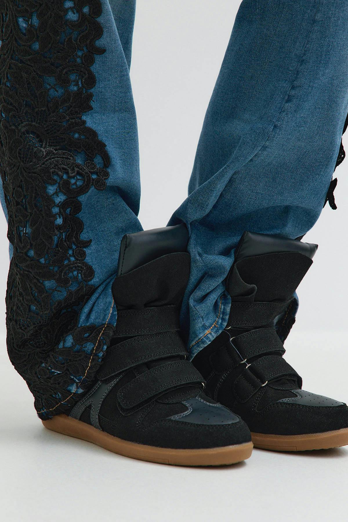 14+ wedge sneakers