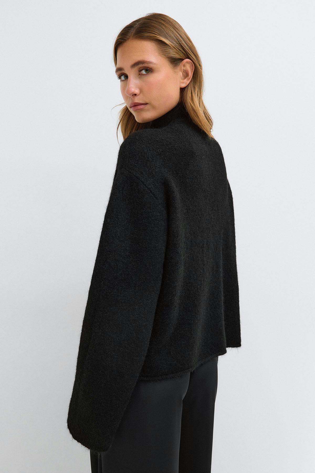Knitted button cardigan