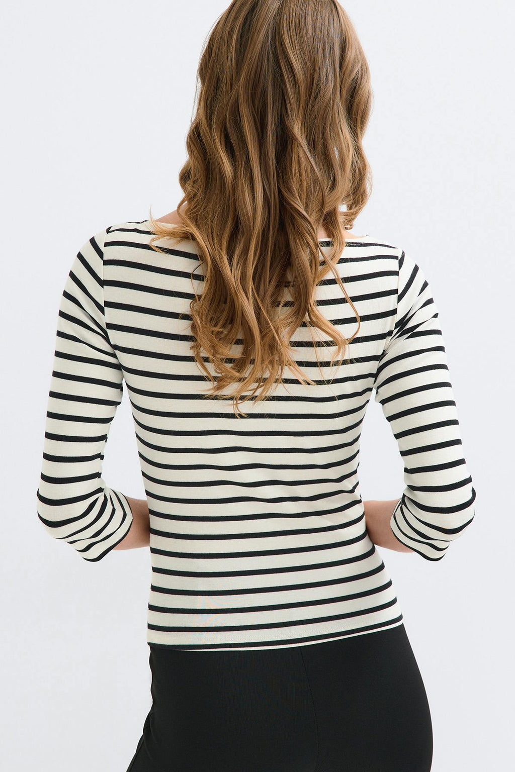 Quarter sleeve boatneck top