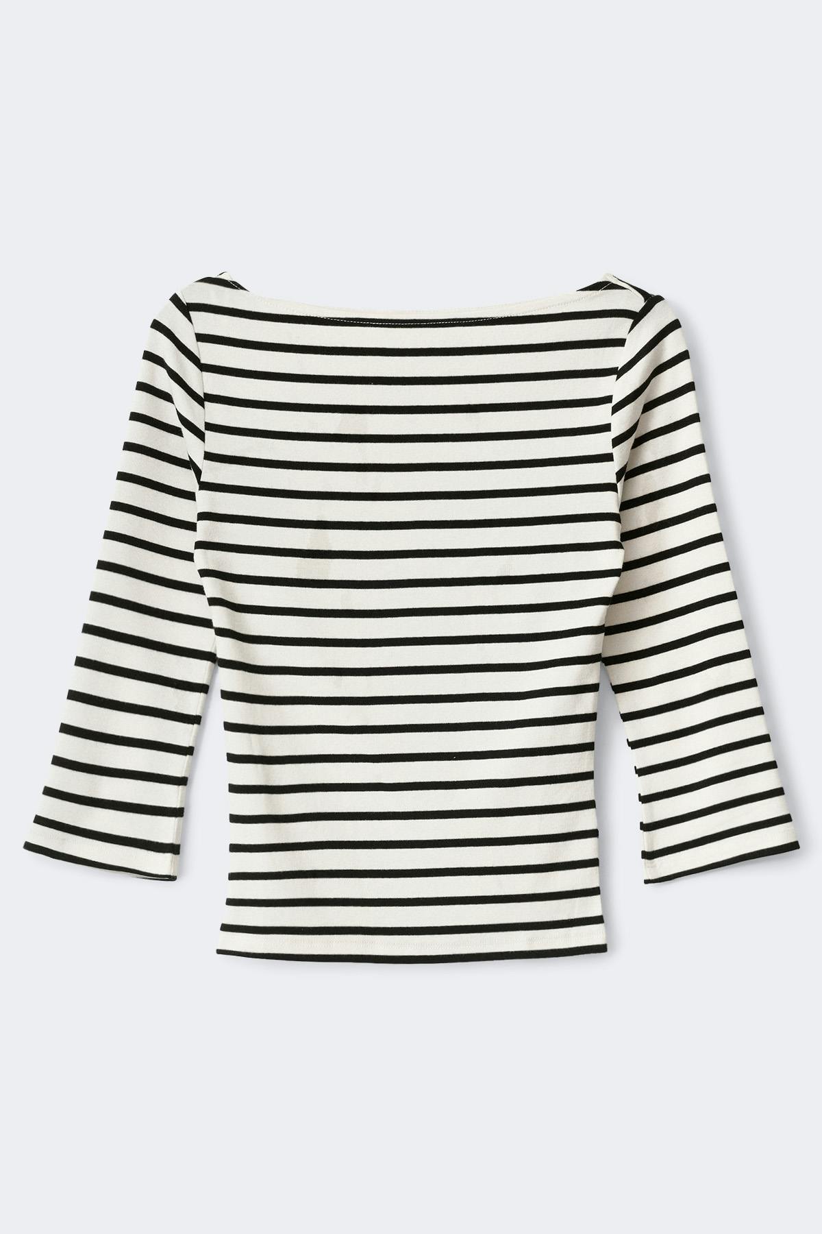 Quarter sleeve boatneck top