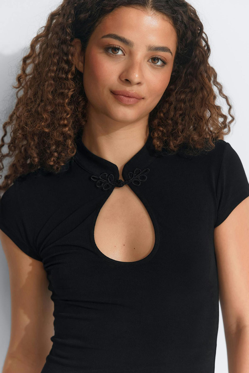 Keyhole top