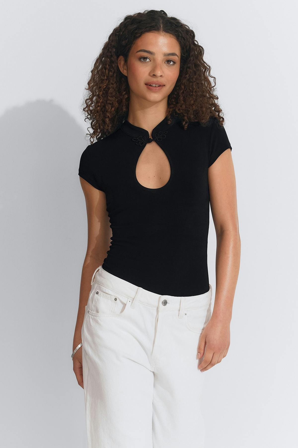 Keyhole top