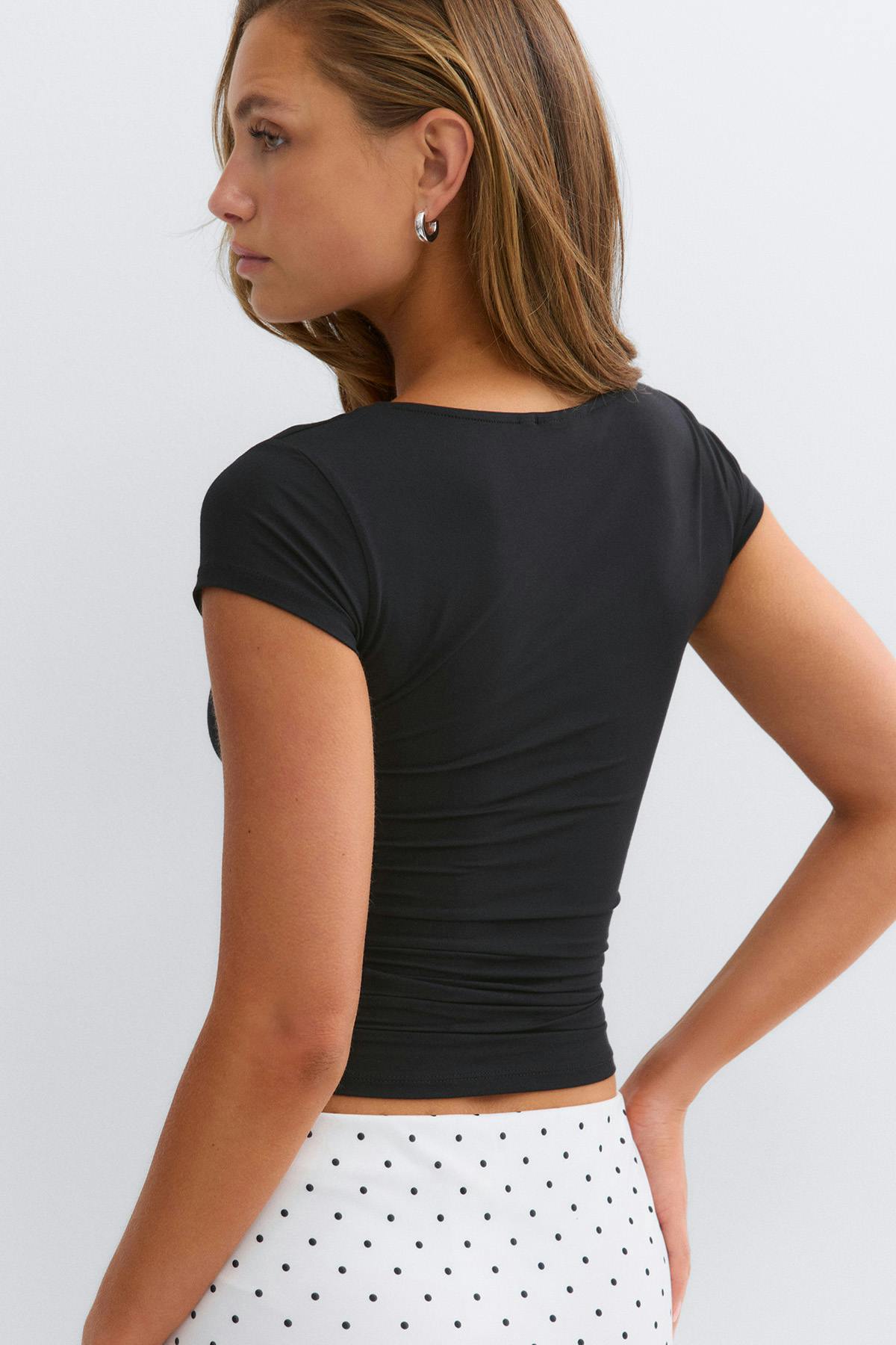 Slim fit short sleeve top